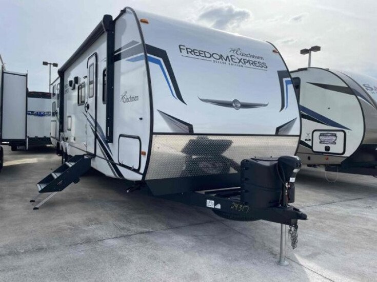 Thumbnail Photo undefined for New 2022 Coachmen Freedom Express 31SE